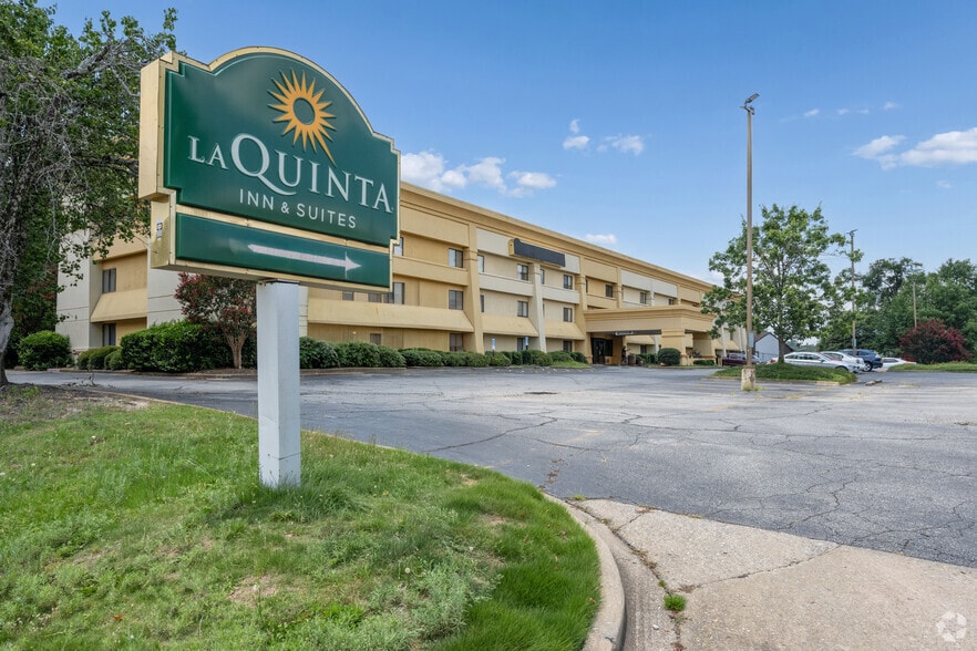 More Photos Of 2919 Warm Springs Rd, Columbus Hotel For Sale
