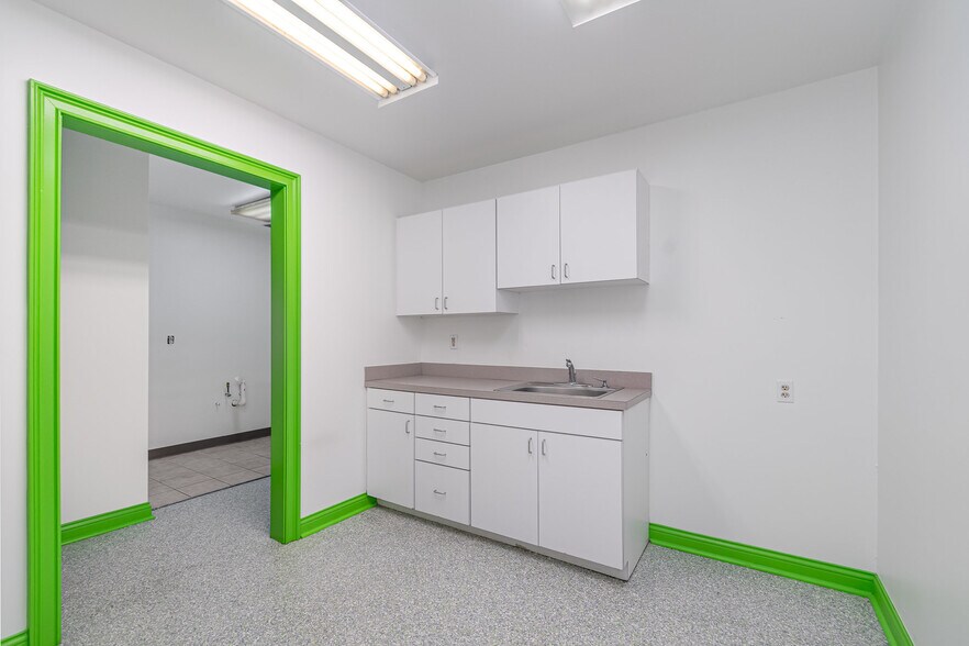 More Photos Of 6901-6909 Burlington Pike, Florence Medical For Sale