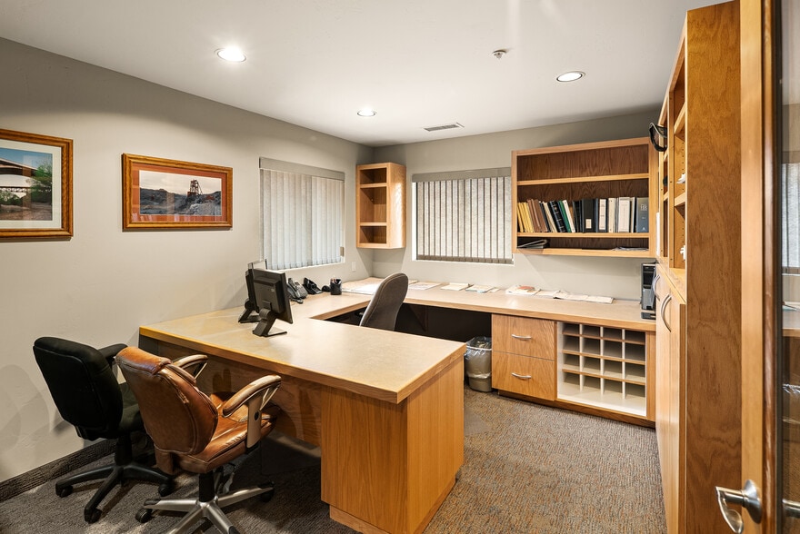 More Photos Of 75 Kallof Pl, Sedona Medical For Lease