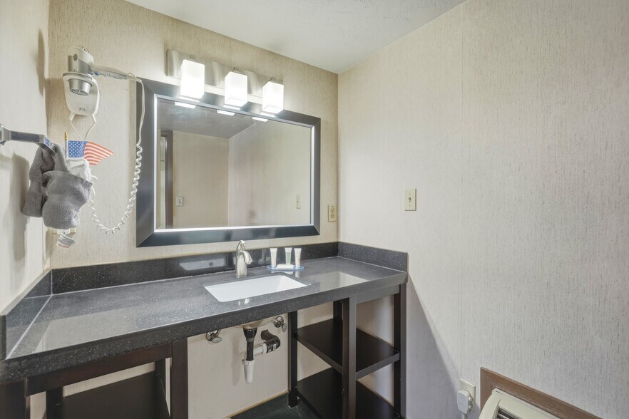 More Photos Of 311 E Main St, Vernal Hotel For Sale