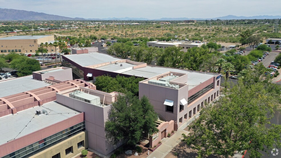 More Photos Of 950 N Finance Center Dr, Tucson Office For Sale
