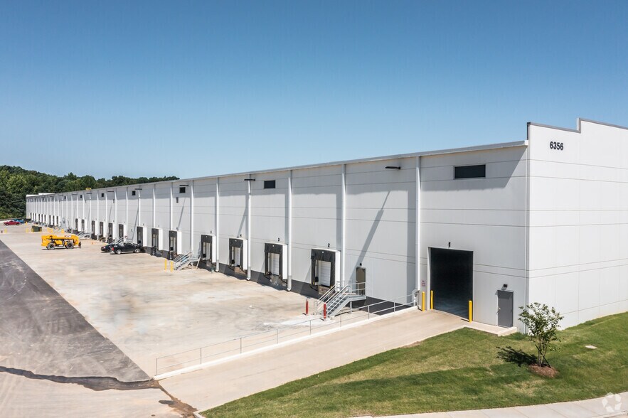 More Photos Of 6332 Commercial Dr, Olive Branch Distribution For Lease
