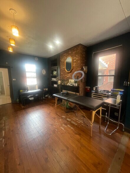 More Photos Of 5817 Ellsworth Ave, Pittsburgh Storefront Retail Office For Lease