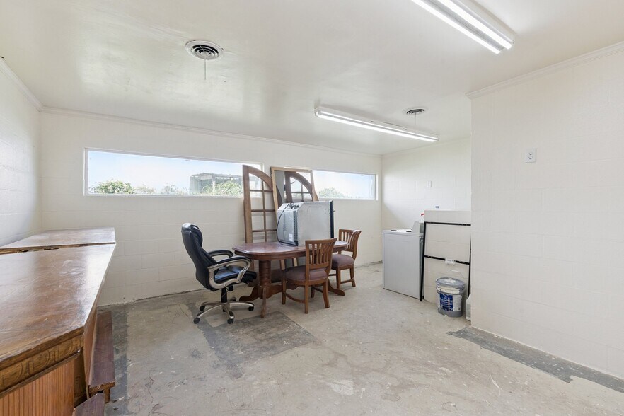 More Photos Of 560 Saint John St, Bay Saint Louis Office For Sale