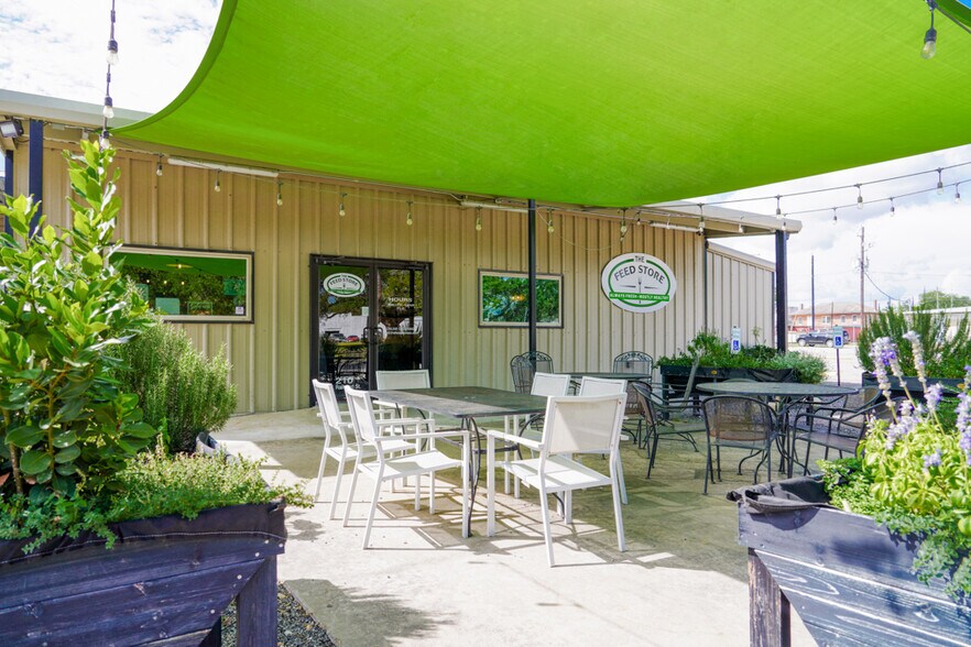 Primary Photo Of 210 W Railroad St, El Campo Service For Sale