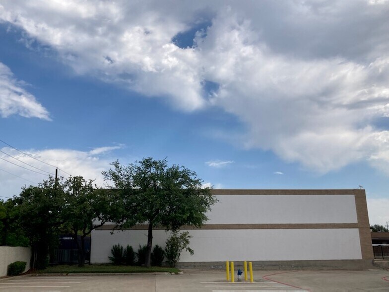 More Photos Of 3749 N Josey Ln, Carrollton Warehouse For Sale