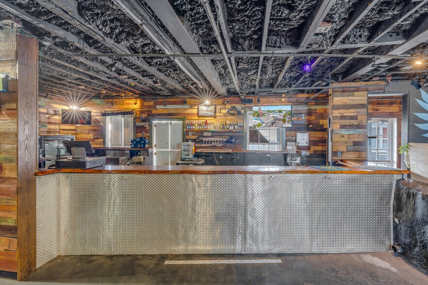 More Photos Of 135 Duval St, Key West Bar For Lease