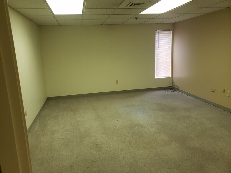 More Photos Of 168 Ayer Rd, Littleton Warehouse For Lease