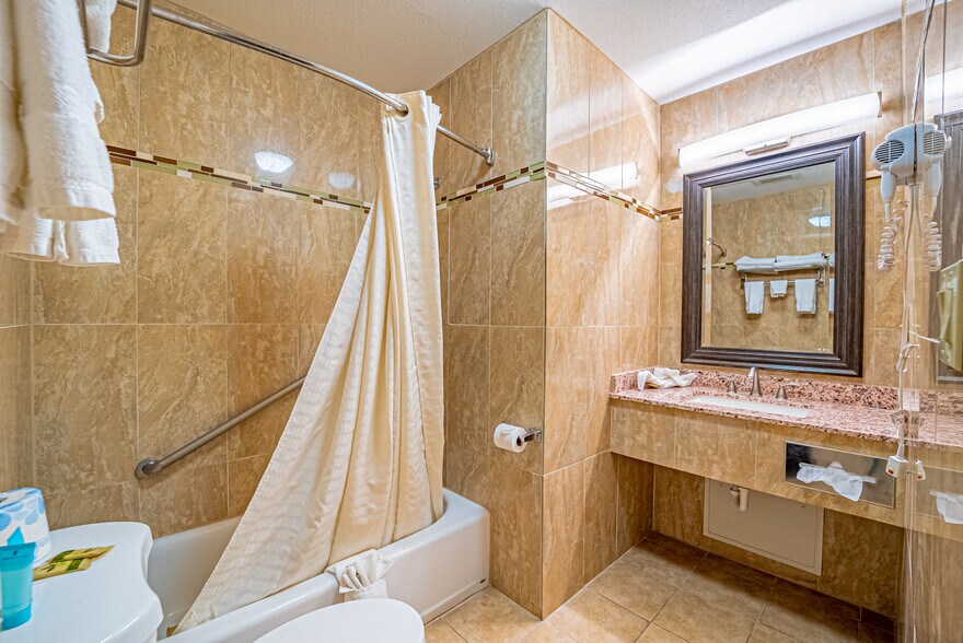 More Photos Of 1349 Idaho St, Elko Hotel For Sale
