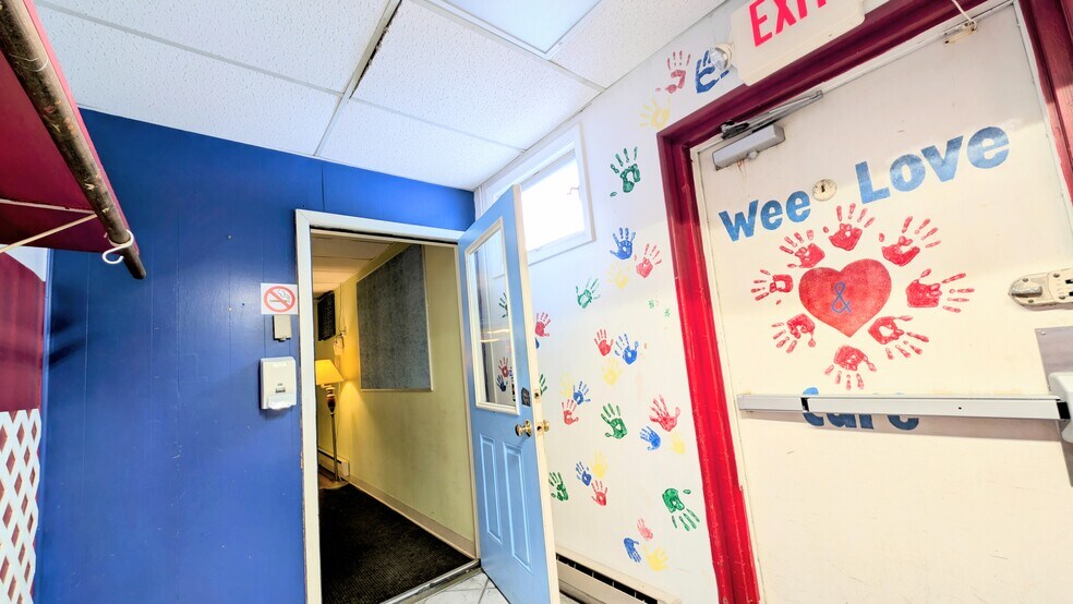 More Photos Of 2241 Ridge Rd, Bangor Flex For Sale