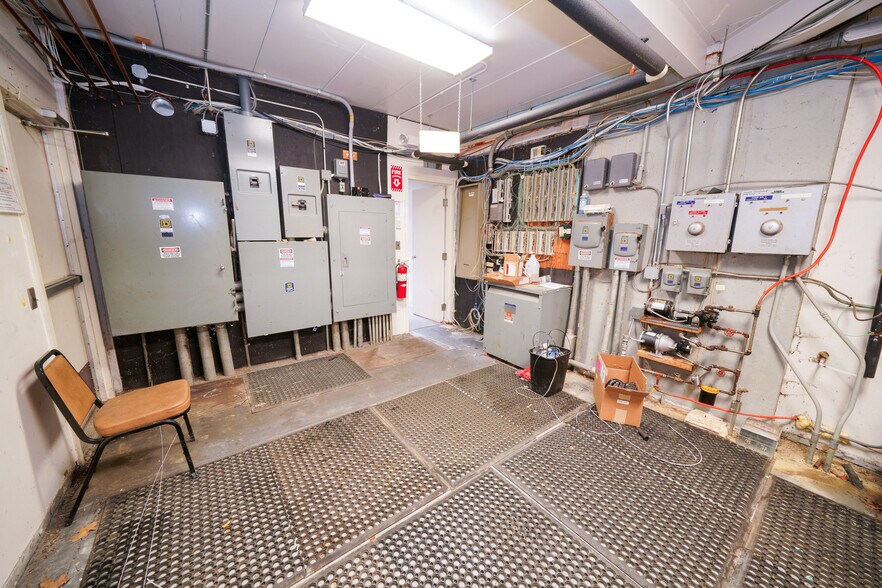 More Photos Of 248 Northport Ave, Belfast Manufacturing For Sale