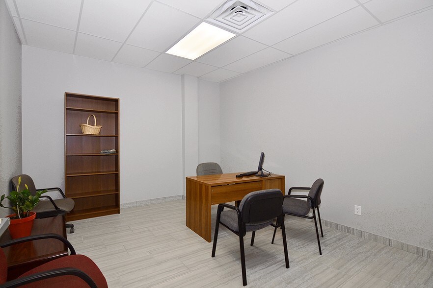 More Photos Of 628 Centre St, Dallas Office For Sale