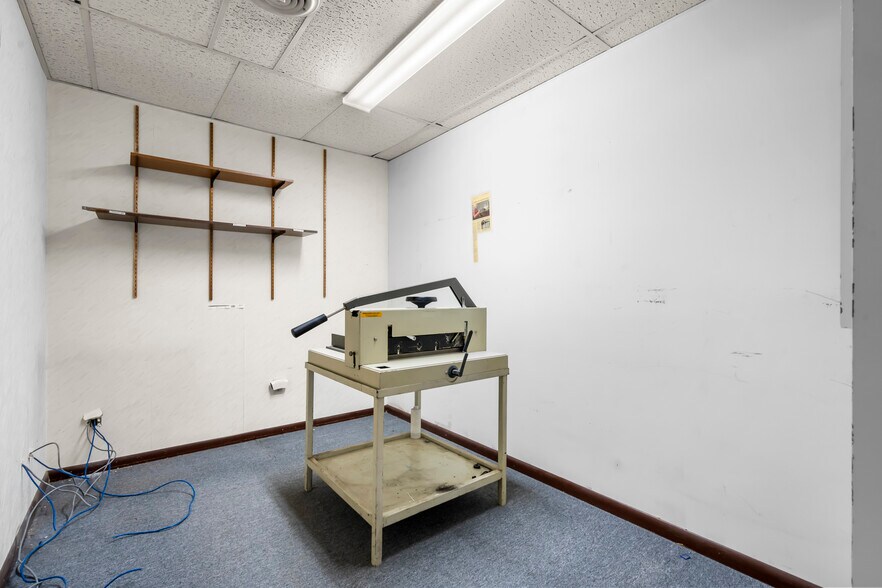 More Photos Of 3050 6th St SW, Cedar Rapids Warehouse For Sale