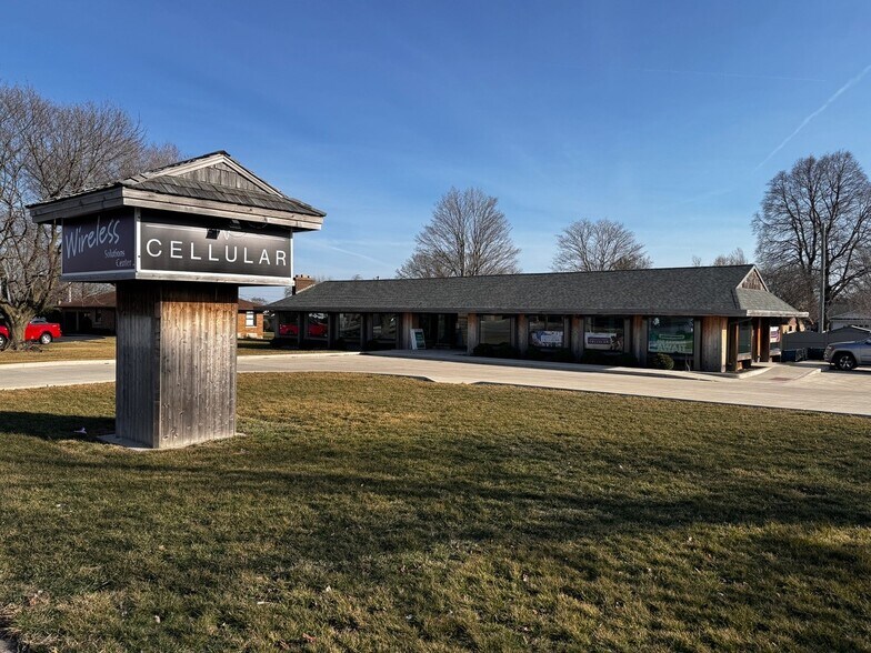 More Photos Of 906 Shooting Park Rd, Peru Freestanding For Sale