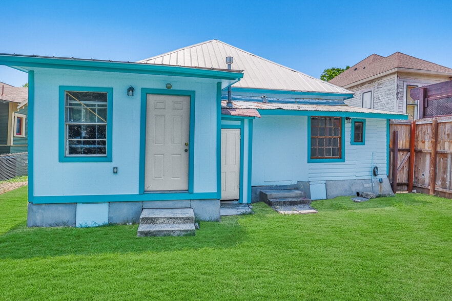 More Photos Of 1234 S Saint Marys St, San Antonio Storefront Retail Office For Sale