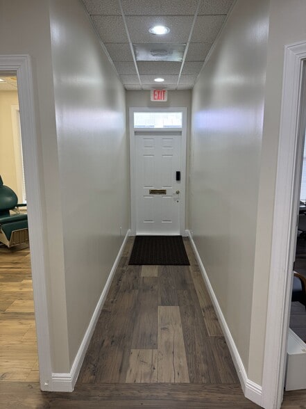 More Photos Of 1044 Goodlette-Frank Rd N, Naples Medical For Lease