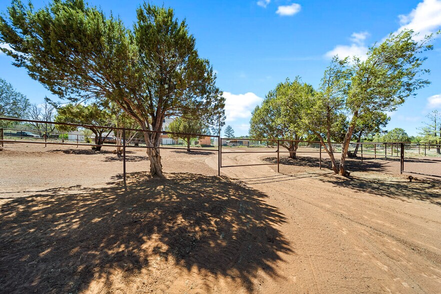 More Photos Of 7056 Bustin Dutch Trl, Show Low Multifamily For Sale