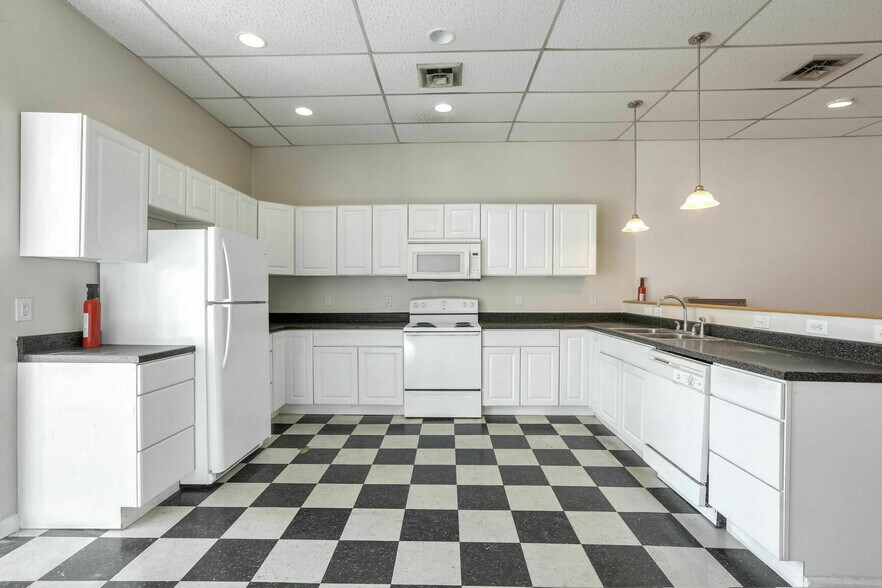 More Photos Of 2129 Charles St, Baltimore Storefront Retail Residential For Sale