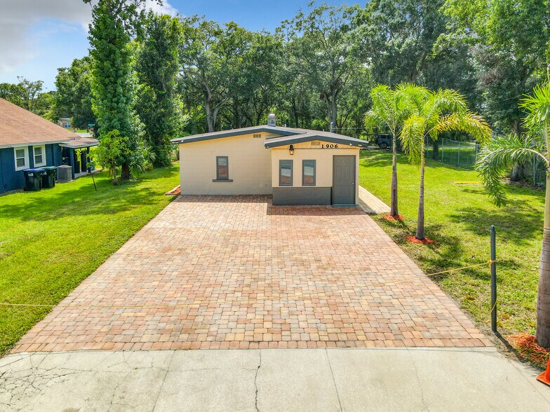 More Photos Of 1906 Murdock Blvd, Orlando Office For Lease