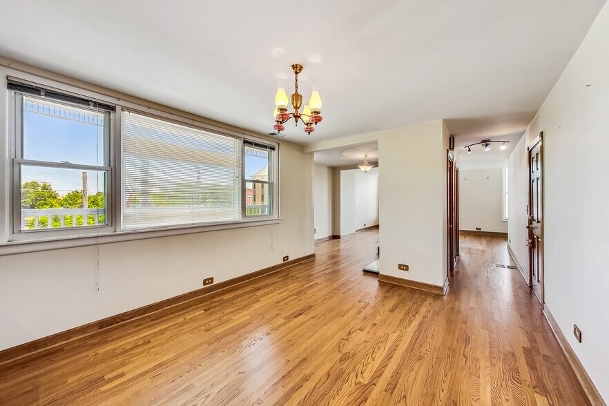 More Photos Of 2506-2508 N Clybourn Ave, Chicago Storefront Retail Residential For Sale