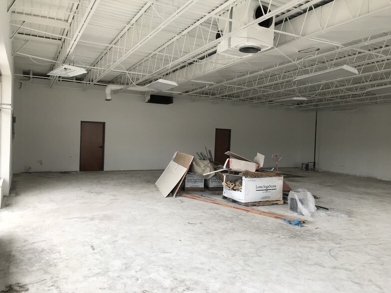 More Photos Of 10240-10242 N Walton Walker Blvd, Dallas Freestanding For Lease