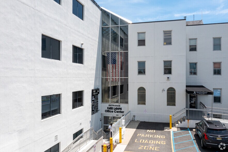 More Photos Of 15-01 Route 4 W, Fair Lawn Medical For Sale