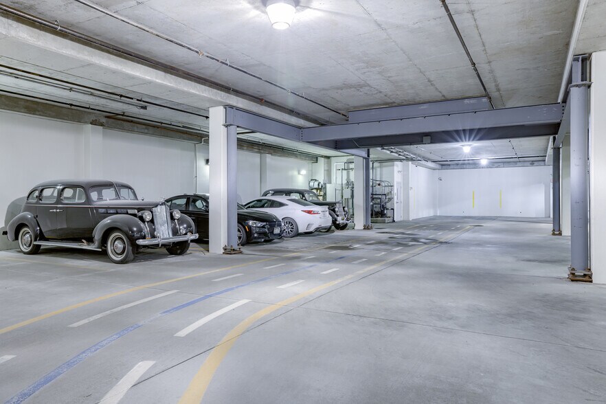 More Photos Of 15858 W Dodge Rd, Omaha Office For Lease