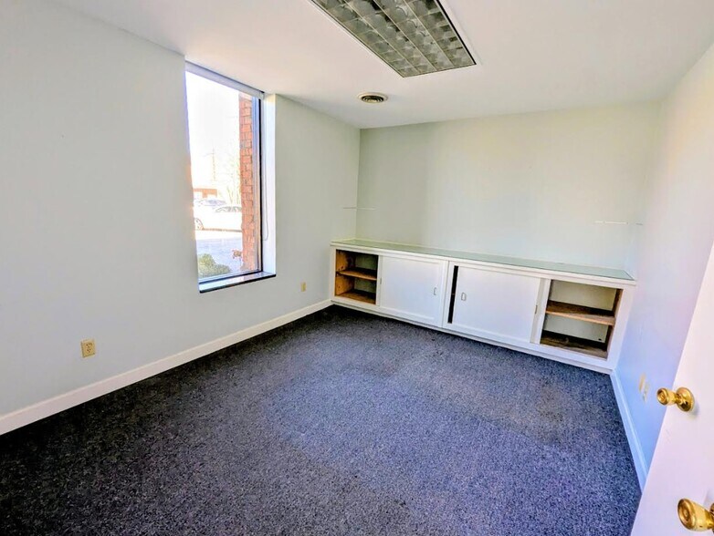 More Photos Of 500 W City Point Rd, Hopewell Office For Sale