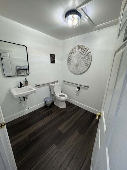More Photos Of 3037-3059 Gulf Breeze Pky, Gulf Breeze Unknown For Lease