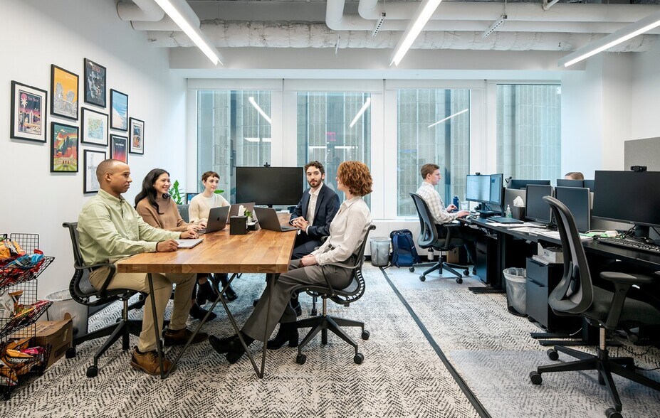 More Photos Of PENN 1, New York Office For Lease