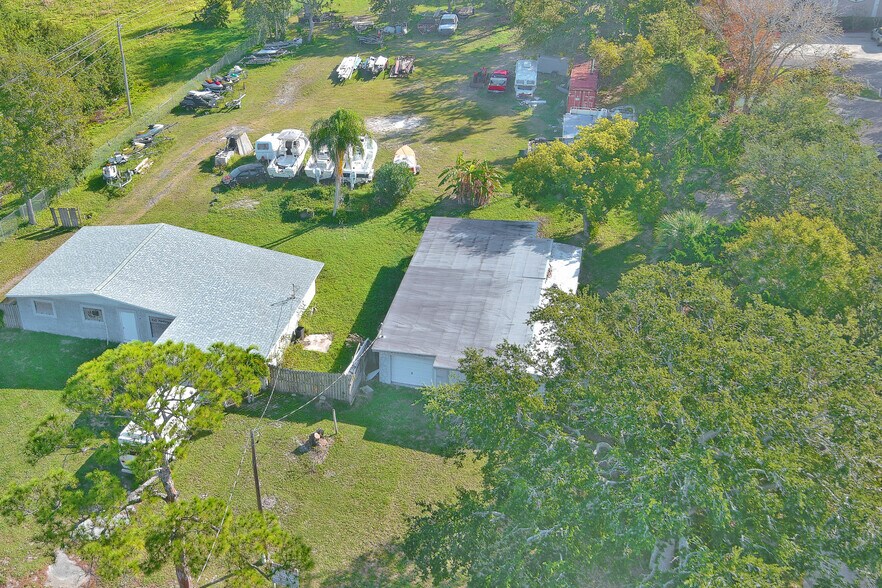 More Photos Of 426 S Plumosa St, Merritt Island General Retail For Sale