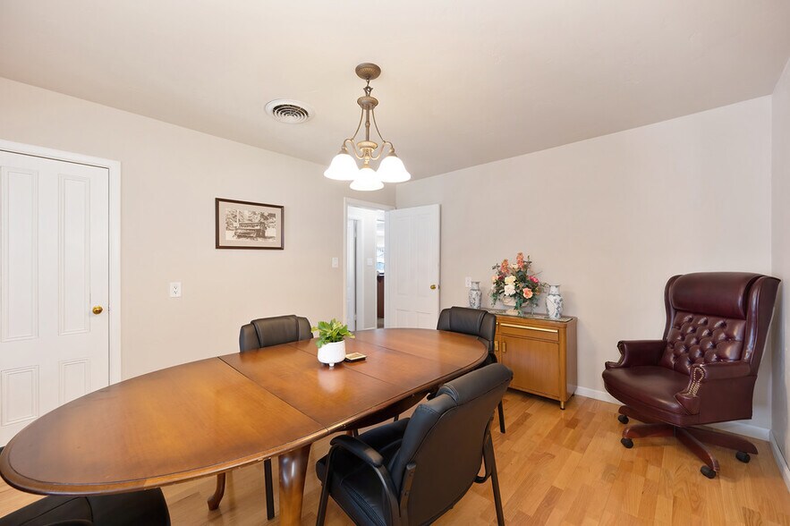 More Photos Of 1407-1409 Lincoln Way, Auburn Office For Sale