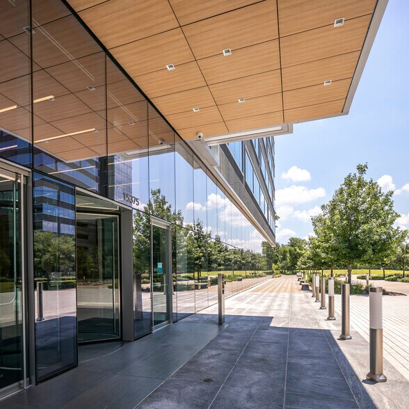 More Photos Of 15375 Memorial Dr, Houston Office For Lease