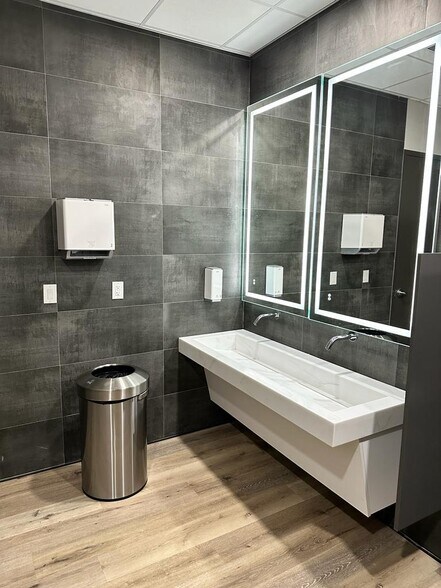 More Photos Of 1711 Amazing Way, Ocoee Storefront Retail Office For Lease