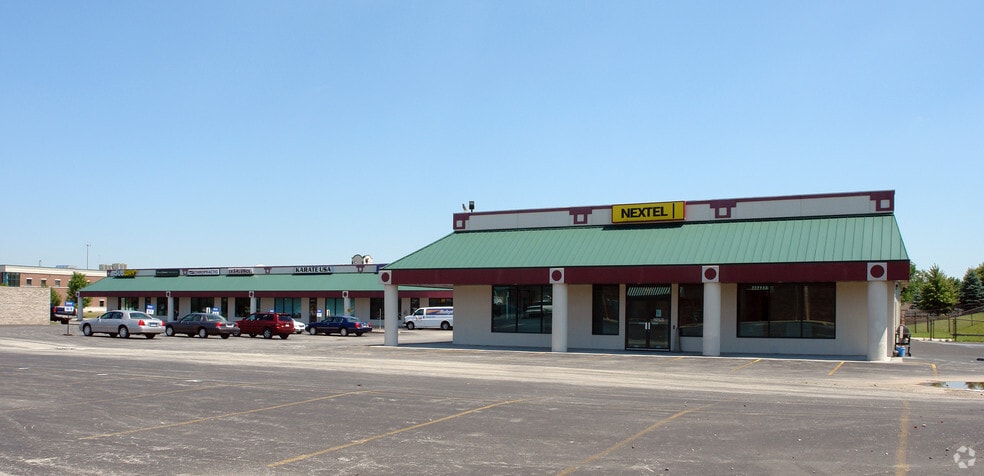 Primary Photo Of 1641 Commanche Ave, Green Bay Storefront For Sale