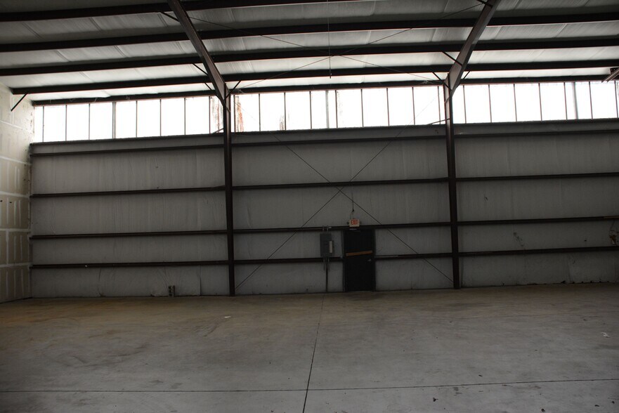 More Photos Of 4329 W Pensacola St, Tallahassee Warehouse For Lease
