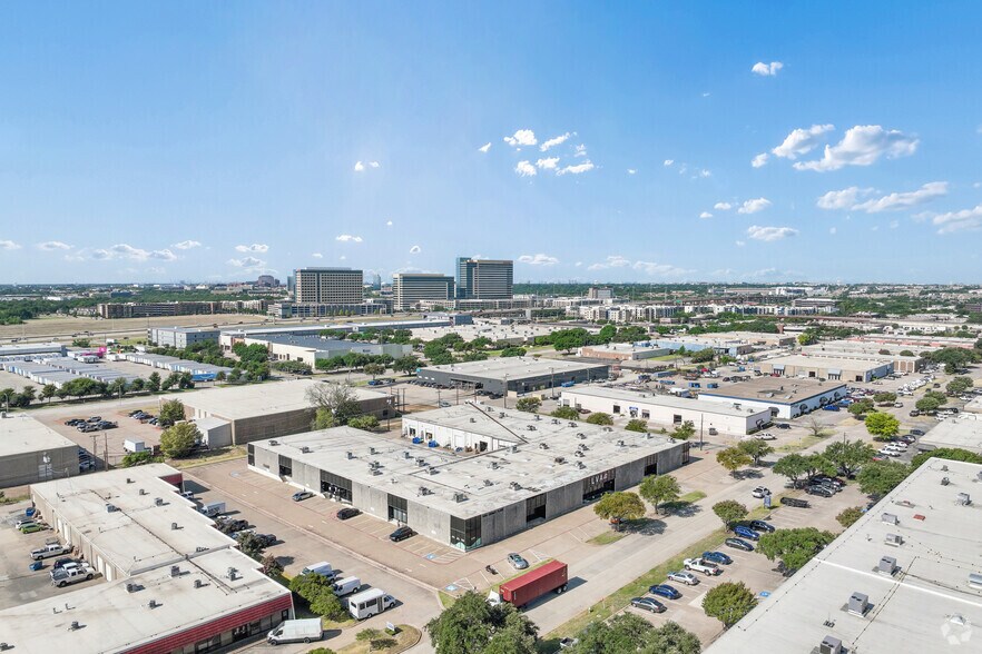 More Photos Of 1400 Summit Ave, Plano Showroom For Lease