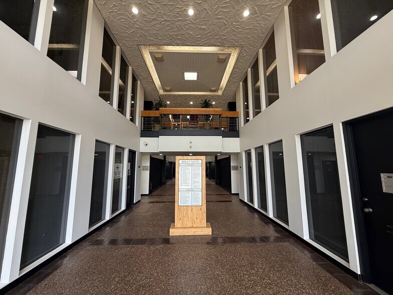 More Photos Of 3015 E Skelly Dr, Tulsa Medical For Lease