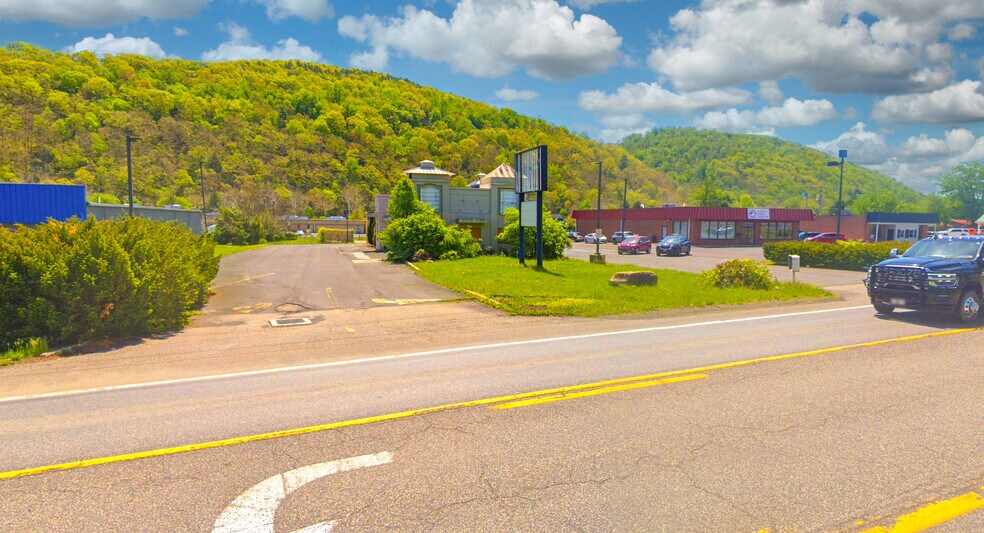 More Photos Of 861 S Mineral St, Keyser Freestanding For Sale