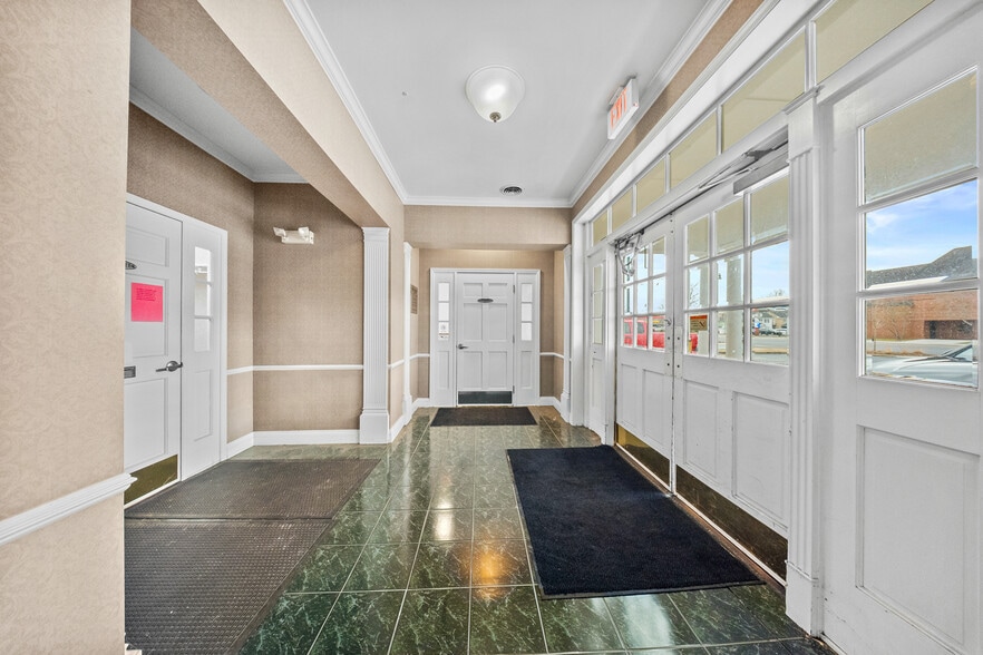 More Photos Of 1901 Winchester Ave, Ashland Office For Sale