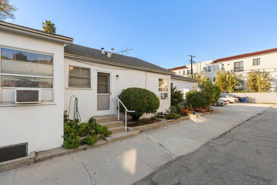 More Photos Of 10651 Whipple St, North Hollywood Multifamily For Sale