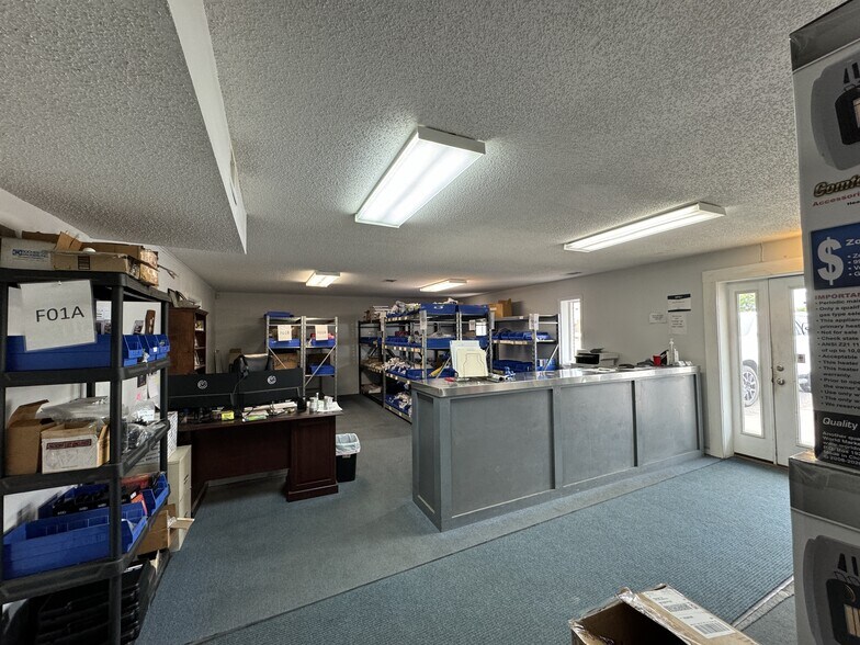 More Photos Of 7074 302 Industrial Dr, Southaven Storefront Retail Office For Lease