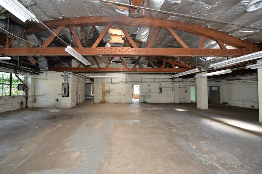 More Photos Of 45 S Broad St, Ridgewood Storefront For Lease