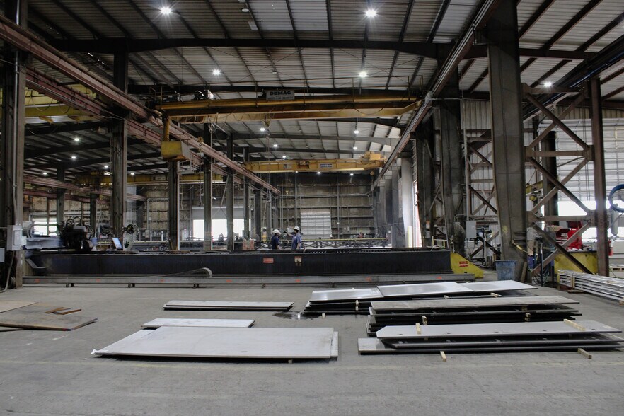 More Photos Of 1629 Miles St, Houston Manufacturing For Lease
