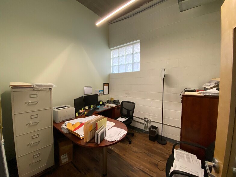 More Photos Of 1756 N Kimball Ave, Chicago Light Distribution For Lease