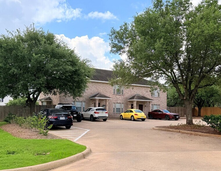 Primary Photo Of 1128-1136 Gridiron Drive, College Station Apartments For Sale