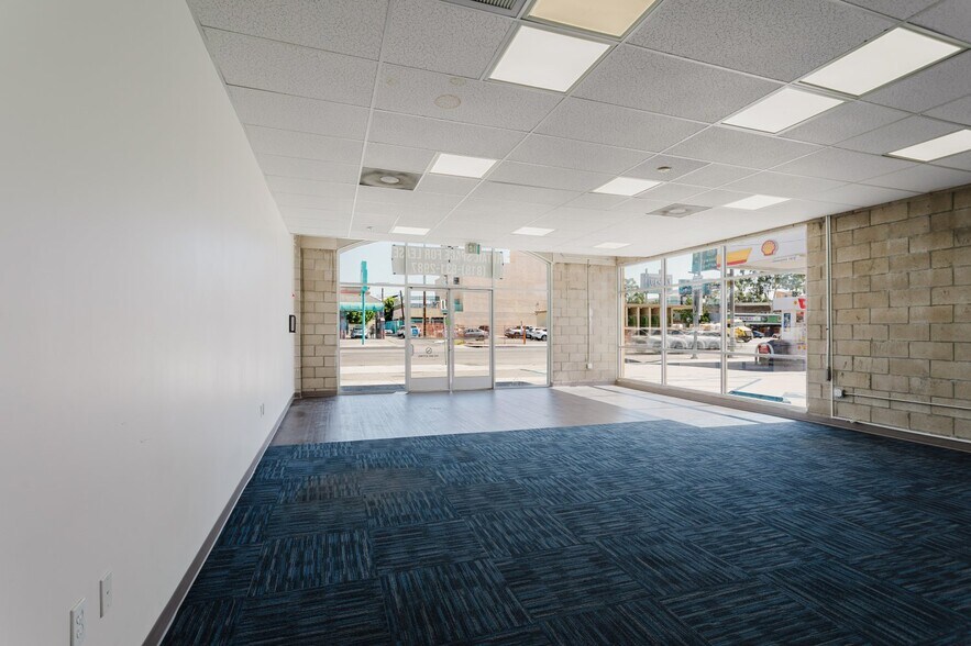More Photos Of 5961 Laurel Canyon Blvd, Valley Village Storefront For Lease