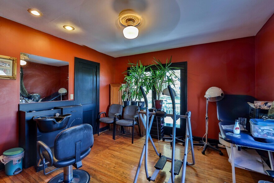 More Photos Of 8523 Cincinnati-Columbus Rd, West Chester Office For Sale