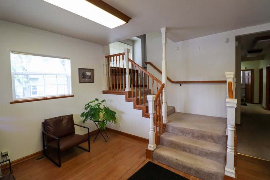 More Photos Of 795 W 7th Ave, Eugene Office For Lease
