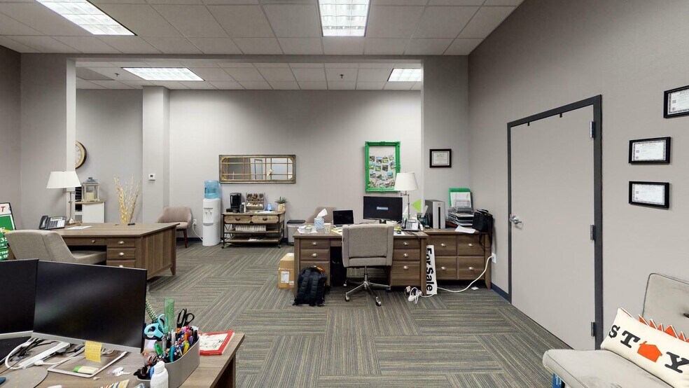 More Photos Of 101 S Main St, Decatur Office For Lease